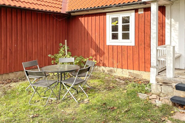 Sfeervol Zweeds vakantiehuis uit 1850 aan de golfbaan bij Kalmar - thumbnail 2