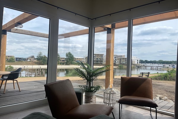 Luxe lodge met uitzicht op strand en water in Well - thumbnail 2