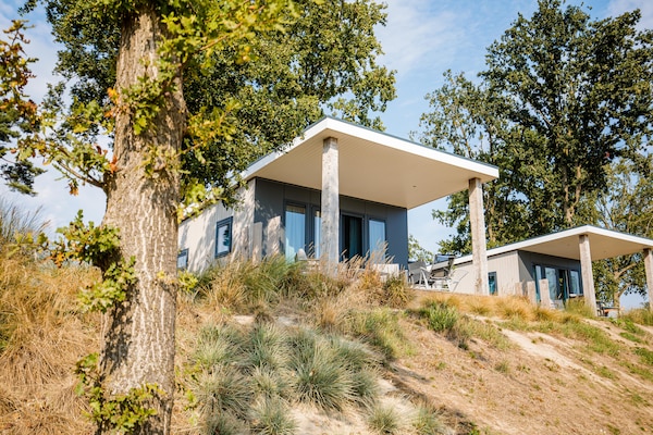Sfeervol chalet met uitzicht op strand en haven in Well, Limburg - thumbnail 1