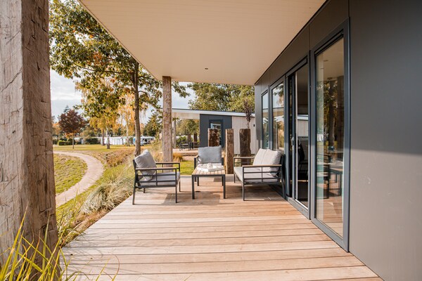 Sfeervol chalet met uitzicht op strand en haven in Well, Limburg - thumbnail 5