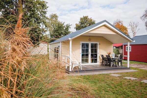 Gezellig chalet op Vakantiepark Leukermeer voor 4 personen in Well - thumbnail 1