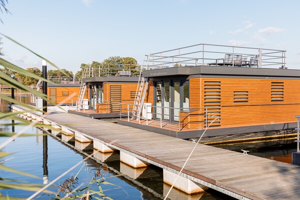 Luxe woonboot met panoramisch uitzicht op het Leukermeer in Well - thumbnail 6
