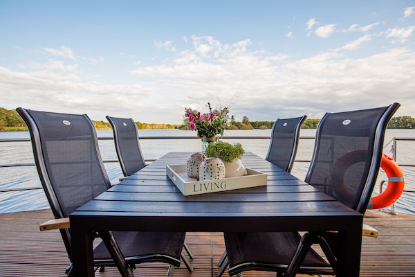 Luxe woonboot met panoramisch uitzicht op het Leukermeer in Well - thumbnail 5