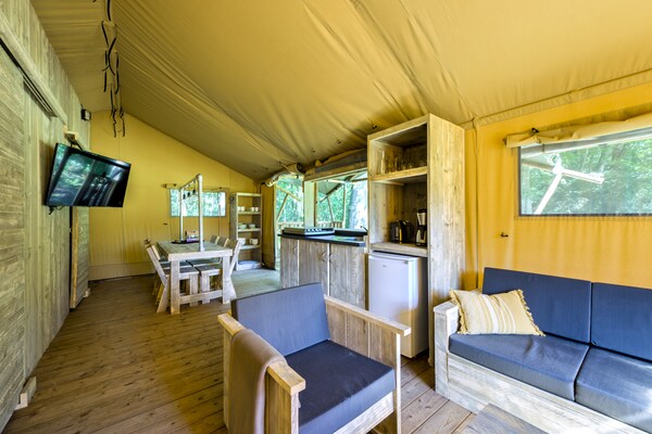Luxe glampingtent in Dalfsen: comfort van thuis in de natuur - thumbnail 6