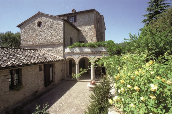 Historisch appartement nabij Perugia met zwembad en privédakterras - thumbnail 1