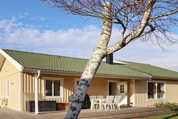 Aan zee: Ruim vakantiehuis voor 8 personen in Mellbystrand - thumbnail 1
