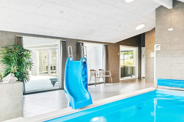 Groot vakantiehuis met zwembad, sauna en activiteitenruimte op 4 km van zee - thumbnail 6