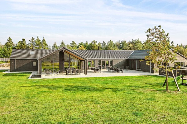 Ruim vakantiehuis in Nørre Nebel voor 26 personen met zwembad en sauna - thumbnail 1