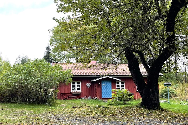 Charmant rood vakantiehuis bij bos en waterval in Uddevalla - thumbnail 5