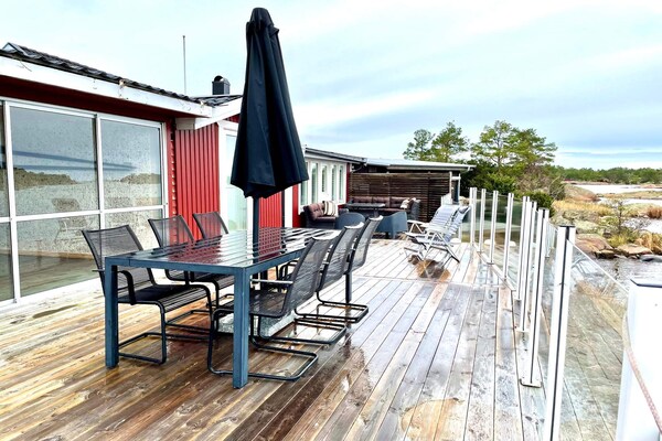 Uniek Zweeds eilandhuis met privéstrand en panoramisch zeezicht op Knekteholmen - thumbnail 2