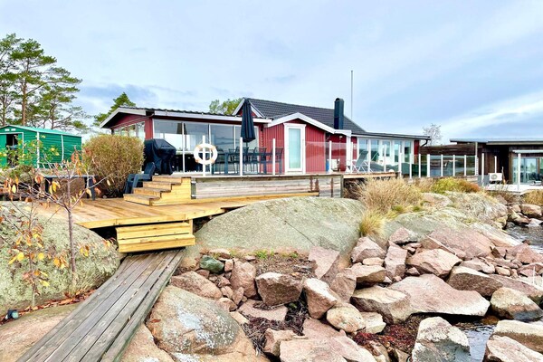Uniek Zweeds eilandhuis met privéstrand en panoramisch zeezicht op Knekteholmen - thumbnail 6