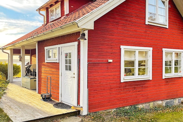 5-persoons vakantiehuis aan zee in idyllisch Björkö - thumbnail 1
