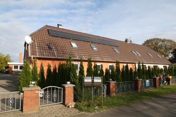 Luxe appartement op boerenerf nabij Plauer See – 100 m², open haard & WLAN - thumbnail 2