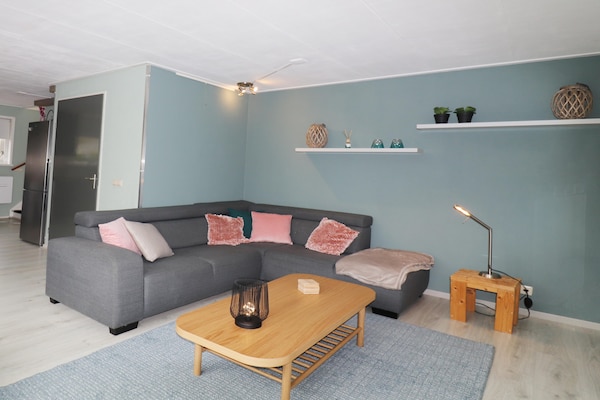 Modern vakantiehuis met serre aan het Pikmeer in Grou - thumbnail 5