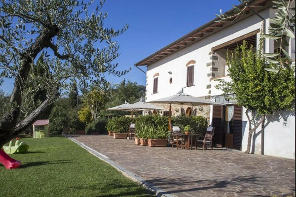 Gelijkvloers appartement aan golfbaan met panoramisch uitzicht op Toscane - thumbnail 1