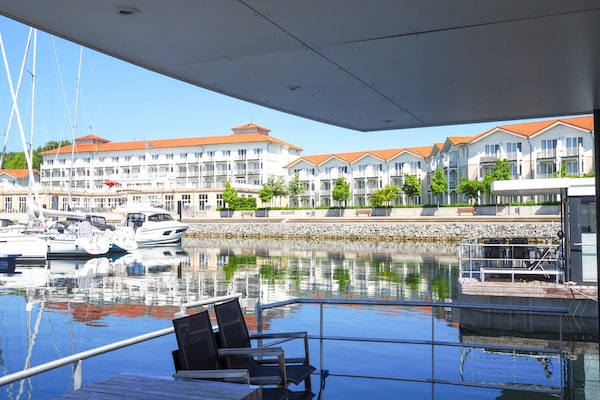 2-persoons woonboot aan zee in Boltenhagen · 44 m² - thumbnail 2
