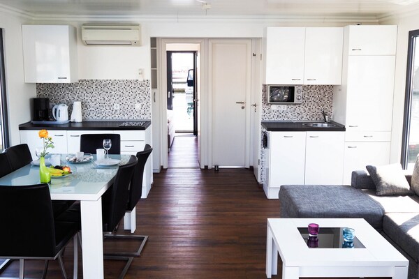 2-persoons woonboot aan zee in Boltenhagen · 44 m² - thumbnail 6