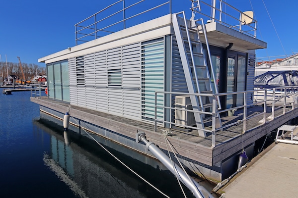 2-persoons woonboot aan zee in Boltenhagen · 44 m² - thumbnail 5