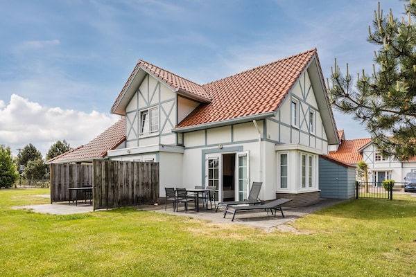 Gezinsvilla voor 14 personen op 400m van strand in Cadzand-Bad met omheinde tuin - thumbnail 1