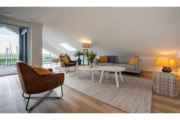 Luxe penthouse met panoramisch uitzicht over de jachthaven van Kamperland - thumbnail 1