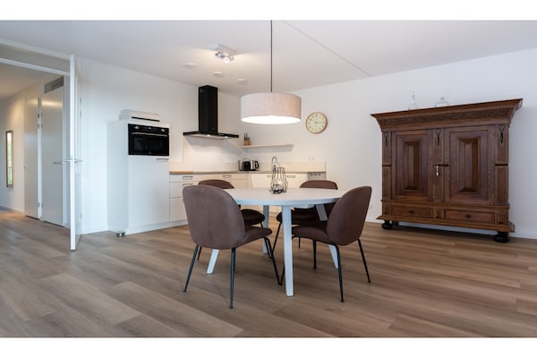 Luxe penthouse met panoramisch uitzicht over de jachthaven van Kamperland - thumbnail 2