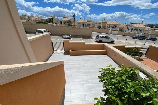Vrijstaande bungalow met gedeeld zwembad op 3 km van het strand in Torrevieja - thumbnail 2