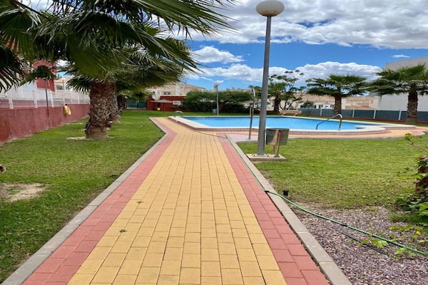 Vrijstaande bungalow met gedeeld zwembad op 3 km van het strand in Torrevieja - thumbnail 4
