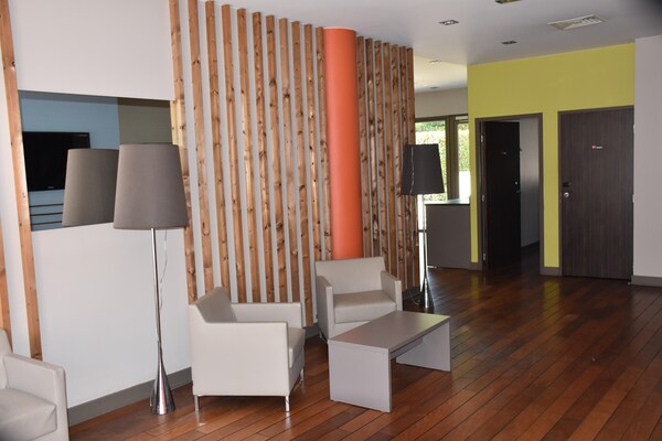 Modern appartement met balkon in Lyon Dock Ouest, vlakbij de Saône - thumbnail 2