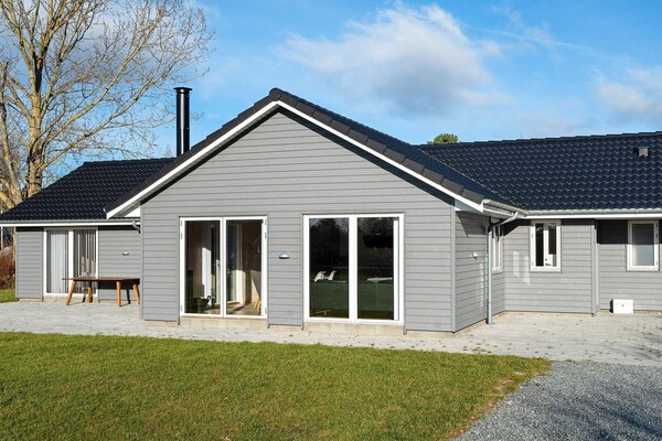 8-persoons vakantiehuis in Dannemare op 700 m van zee - thumbnail 1