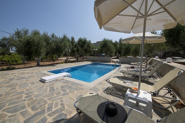 Villa Amalthea: vrijstaand huis met zwembad nabij Rethymnon - thumbnail 1