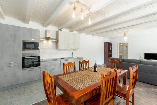 Privézwembad en luxe in Villa Rosa, centrum van Tinjan - thumbnail 3