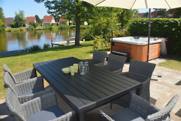 Westerwolde Prestige Wellness: luxe vakantiehuis aan het water met buitenspa - thumbnail 4