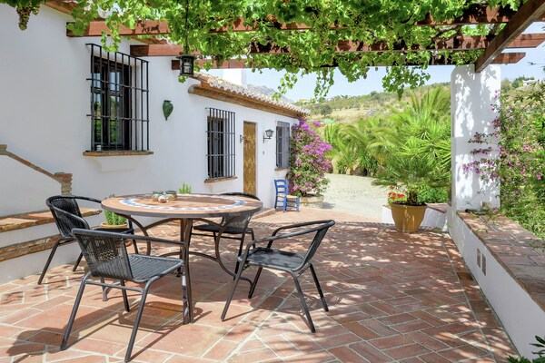 Romantisch vakantiehuis op ecologische finca met zwembad nabij Antequera - thumbnail 6