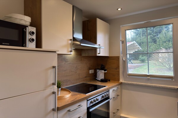 Bosrijke vrijstaande bungalow met serre, open haard en omheinde tuin in Friedrichsbrunn - thumbnail 5