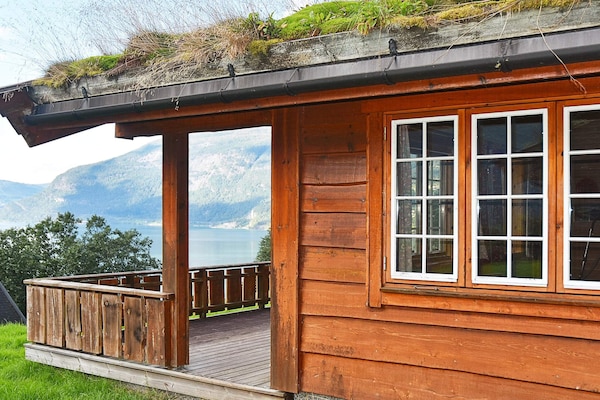 Authentiek Noors houten vakantiehuis met fenomenaal uitzicht op de Nordfjord - thumbnail 2