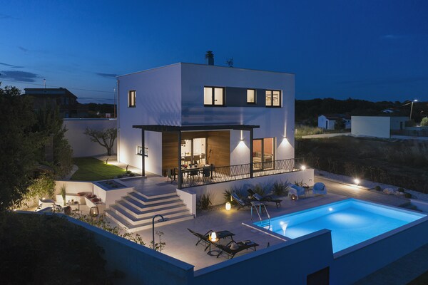 Villa Joy: Vrijstaande stadselegance met 3 badkamers, vlak bij strand Pula - thumbnail 4