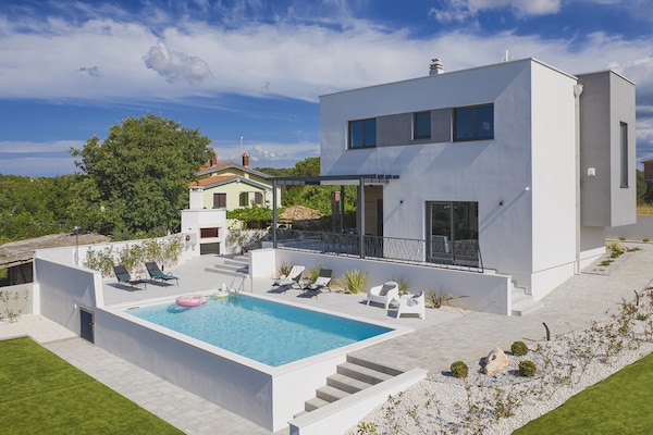 Villa Joy: Vrijstaande stadselegance met 3 badkamers, vlak bij strand Pula - thumbnail 1