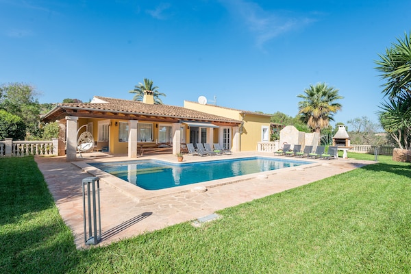 10-persoons villa met privézwembad in Cala Murada - thumbnail 1