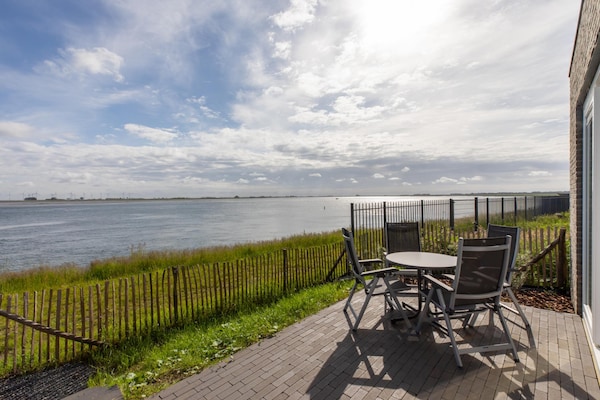 Panoramisch appartement met zeezicht in St. Annaland aan de Oosterschelde - thumbnail 6