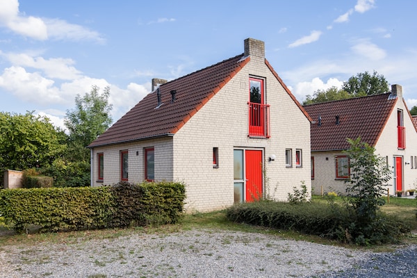 Vrijstaand vakantiehuis op 't Broeckhuys, aan recreatiemeer in Ewijk - thumbnail 1