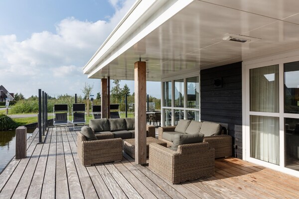 Luxe watervilla met sauna en privésteiger aan de Friese Meren - thumbnail 6