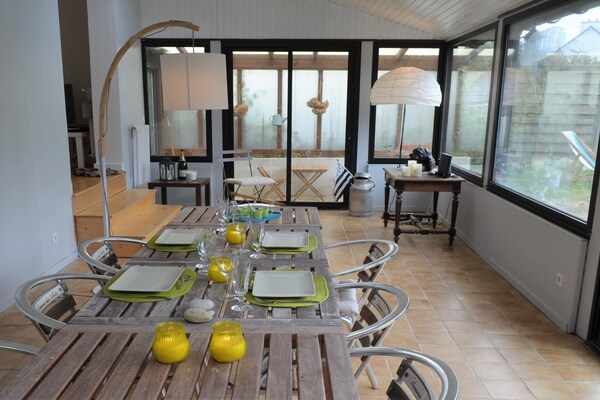 Charmant vakantiehuis met serre en open haard bij strand van Locquirec - thumbnail 2