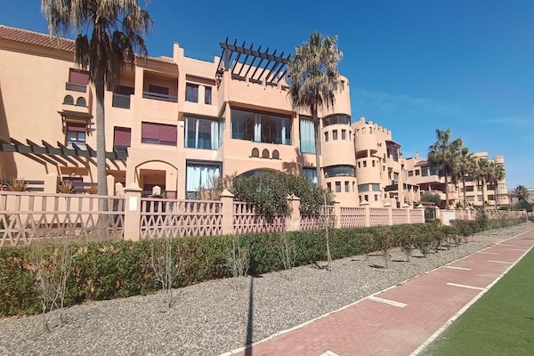 Zonnig appartement op 250m van het strand met gemeenschappelijk zwembad - thumbnail 1