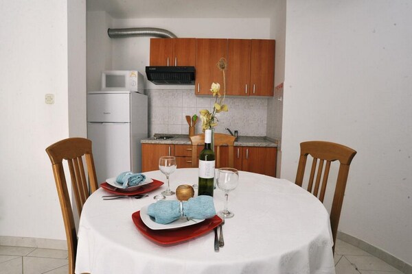 Appartement met balkon op 200 meter van het strand in Privlaka - thumbnail 6