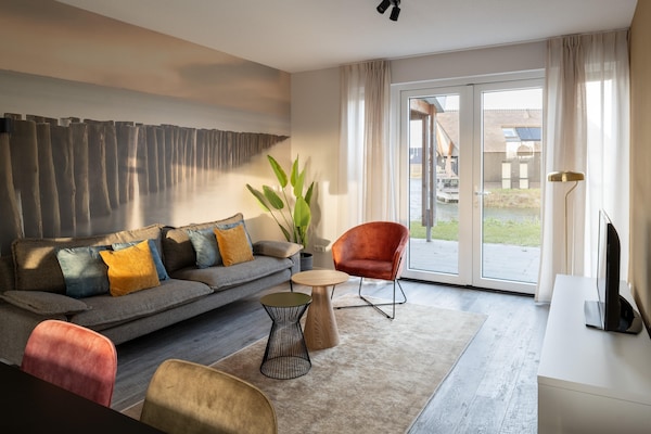 Modern vakantiehuis aan water op Resort Nieuwvliet-Bad, 1,2 km van zee - thumbnail 3