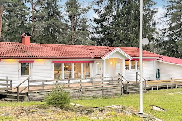 Rustiek vakantiehuis aan het meer bij Prässebo met sauna en kano - thumbnail 1