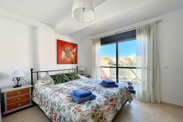Licht appartement op 100 meter van strand Vera Playa met zwembad - thumbnail 5