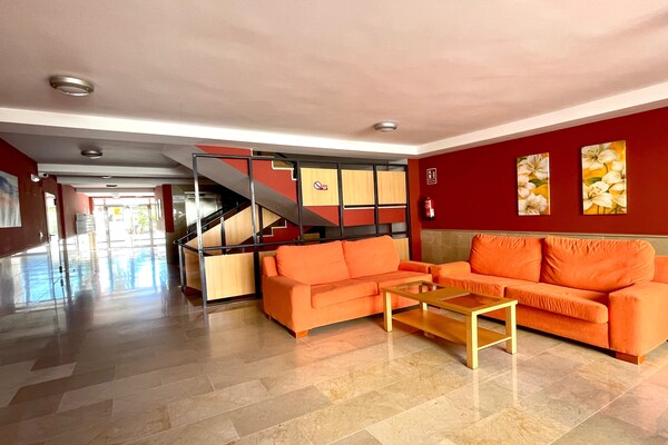 Licht appartement op 100 meter van strand Vera Playa met zwembad - thumbnail 4