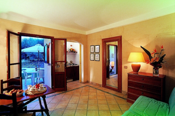 Golfappartement voor 4 bij strand Cala Brianza, Pula - thumbnail 2