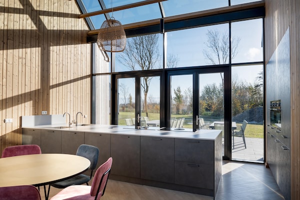 Luxe groepsvilla met privé sauna op Resort Nieuwvliet-Bad - thumbnail 5